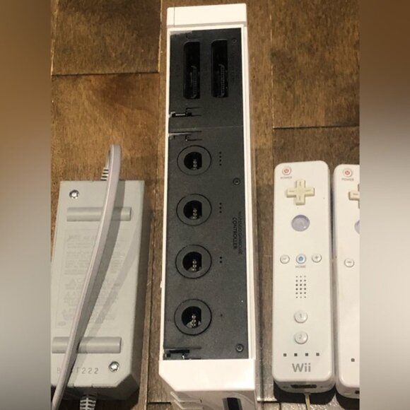 Nintendo Wii RVL-001 Gamecube Comp. w/Monster TRUX Arenas (W4)(B) - Picture 6 of 8